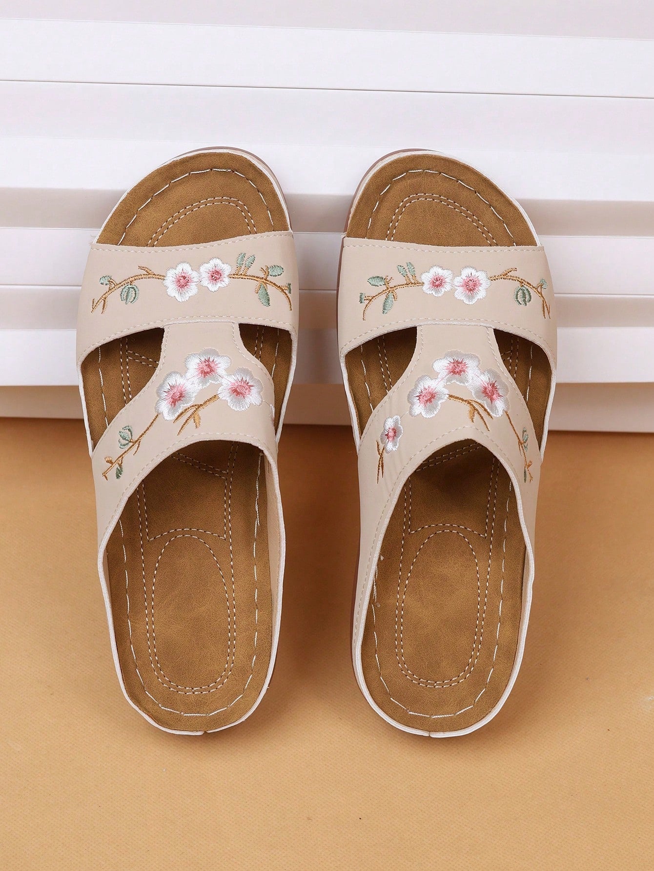 Nina - Blommiga sandaler