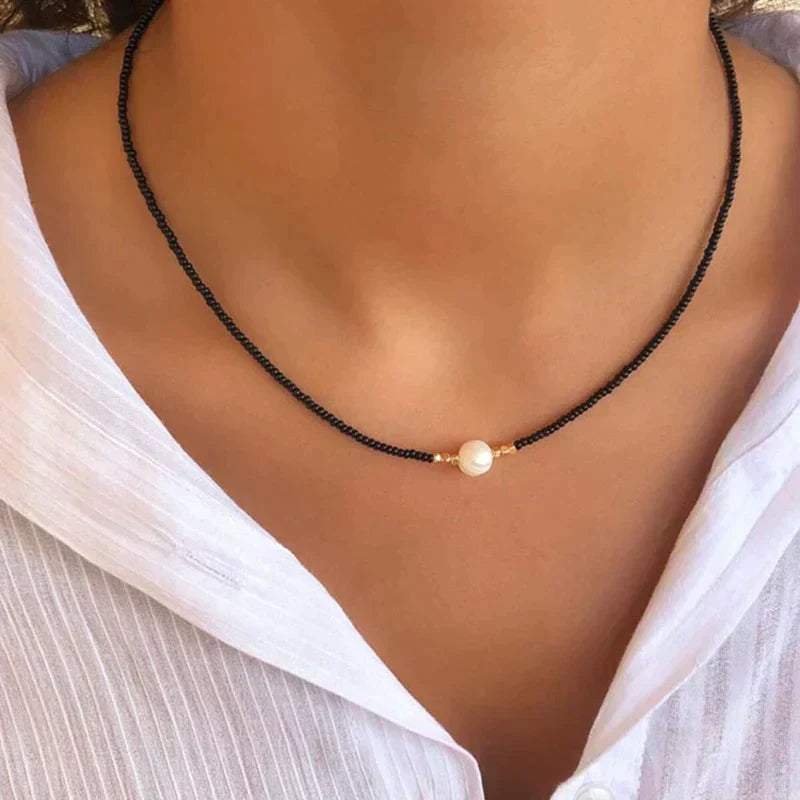 Velmos - pärlprydd choker