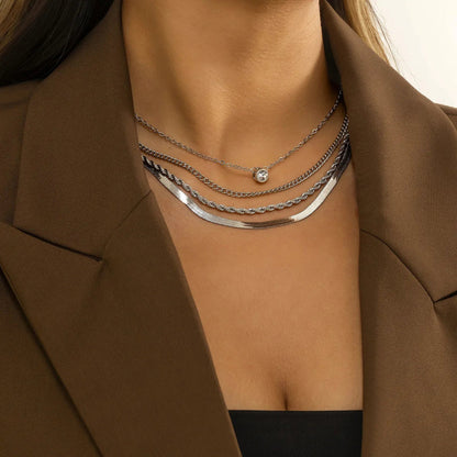 Renata Signature Flerskiktat Halsband